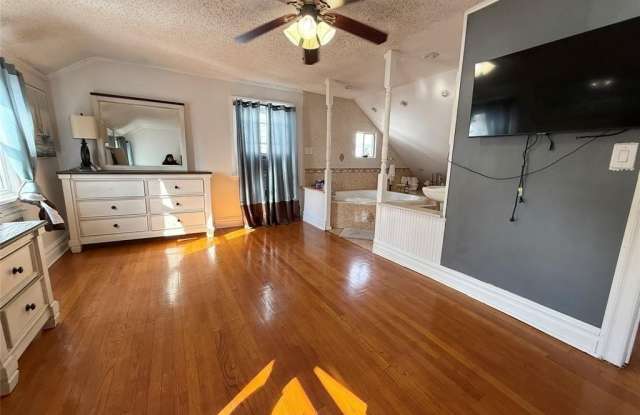 35 Grayson - 35 Grayson Place, Bergen County, NJ 07666 35 Grayson - 35 Grayson Place, Bergen County, NJ 07666