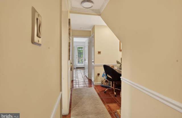 4605 MACARTHUR Boulevard NW Gallery 3
