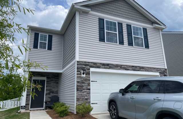 Pet Friendly 4BR 2.5BA | The Falls at Hickory Community | Available 11/6/2026 Gallery 4