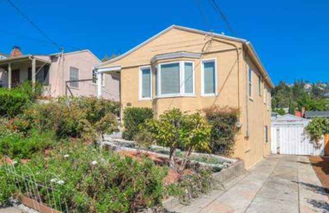 4438 Steele Street photos photos