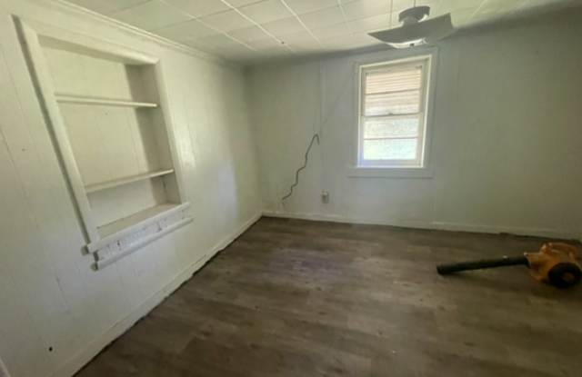 Home for Sale (NOT for rent) Monthly Payments to Own! Amount per month never goes up.  Why pay rent when you can live like an owner immediately?  Casa para comprar por pagos mensuales Gallery 3