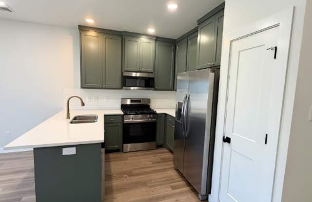 Spacious 3BR/2.5BA Townhome Near Downtown Edmond & UCO Gallery 4