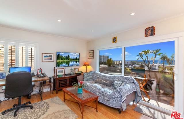 2444 4Th St - 2444 4th Street, Santa Monica, CA 90405