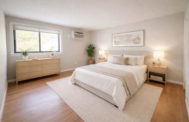 2026 Move-In Special – $500 LEASE SIGNING BONUS!! Spacious 2BR Condo Near Naylor Rd Metro – Washer/Dryer + Reserved Parking!! Gallery 4