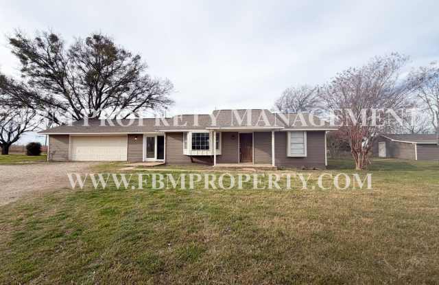 107 Berrys Chapel Rd - Charming 2 Bed, 1.5 Bath Home with 1 Bed, 1 Bath Guest Suite in Milford, TX! - 107 Berrys Chapel Road, Ellis County, TX 76670