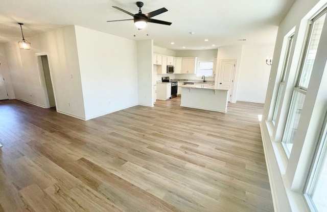 Spacious 4-bedroom, 2-bathroom home located in Denham Springs Gallery 4