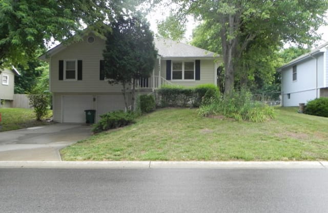 1009 Northeast Bristol Drive - 1009 Northeast Bristol Drive, Lee's Summit, MO 64086