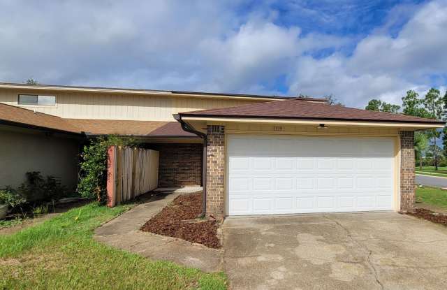 Venetian Villa 2 Bedroom 2 Bath 2 Car Garage w/Waterview! Gallery 4