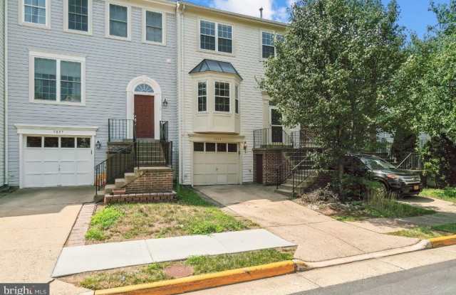 5829 STREAM POND COURT Gallery 2
