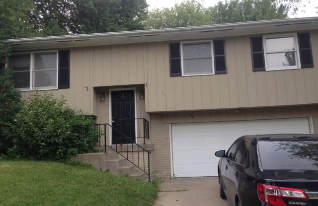 4 bedroom house on the west side of Iowa City! photos photos