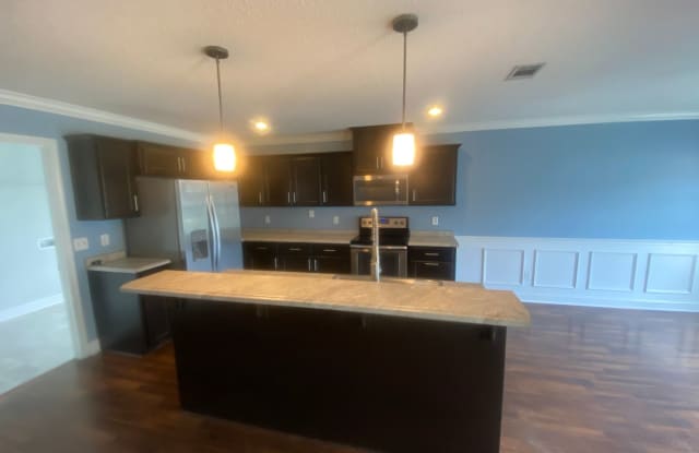 4 Bedroom 2 Bath Home! $1000 OFF FIRST FULL MONTH’S RENT WITH AN ACCEPTABLE APPLICATION & CREDIT. Gallery 4