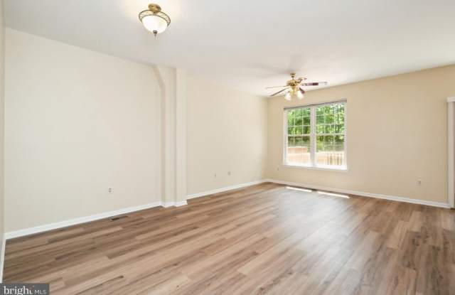 5829 STREAM POND COURT Gallery 4