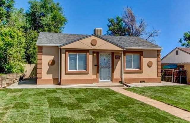 Charming 2-Bedroom Home in Athmar Park with Fenced Yard & Denver Skyline Views! photos photos