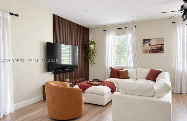 2913 S Greenleaf Cir Gallery 2