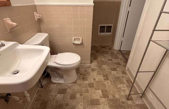 Affordable 2-Bedroom Apartment Near Downtown La Crosse – Available June 1, 2027 Gallery 3