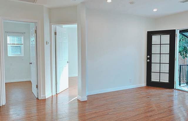 4146 1/2 Baywood Street Gallery 4