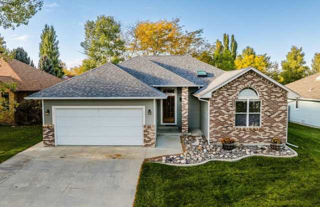 Beautiful 3 bed 2 bath home with garage for rent photos photos