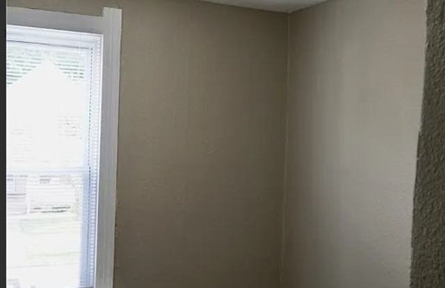 Charming 3-Bedroom Property in Prime Location - 1390 West Woodruff Avenue, Toledo, OH 43606