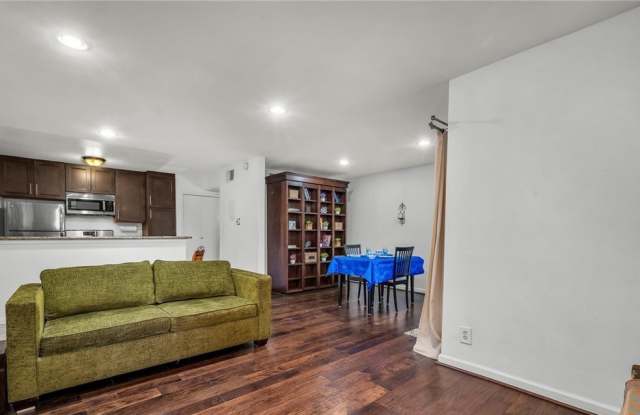18645 Hatteras St Unit 305 Gallery 3