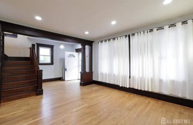 657 Amboy Avenue Gallery 3