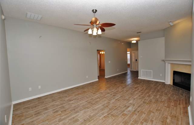 1094 Maple Ln Gallery 4
