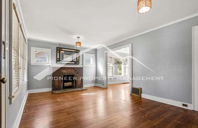 Spacious Home near Washington Park with AC! Gallery 3