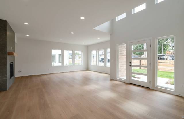 Beautiful new construction home in Pacific , Wa photos photos