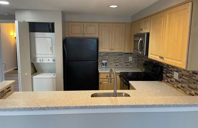 82 HAWTHORNE COURT NE Gallery 2