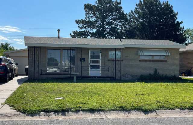 3 Bedroom, 1 Bathroom Home - 2300 Heizer Street, Great Bend, KS 67530