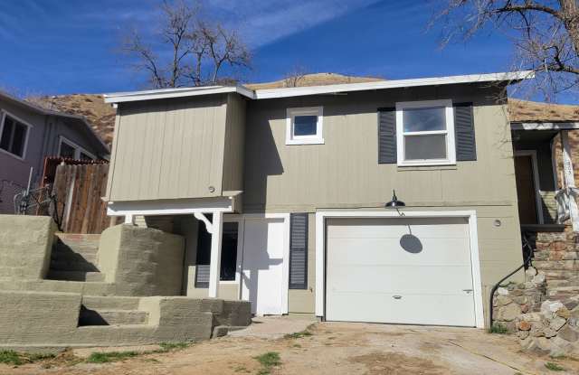 3 Bedroom Home with Garage in Lebec photos photos