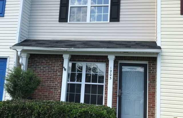 Well Maintained 2 Bedroom 2.5 Bathroom Townhome photos photos