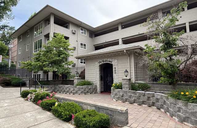 Beautiful 2 Bed 2 Bath Condo Near Sacred Heart! photos photos