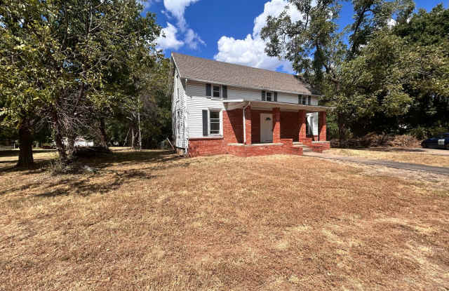 Historic home! 4 Bedroom 2 Bathroom home, private parking. photos photos