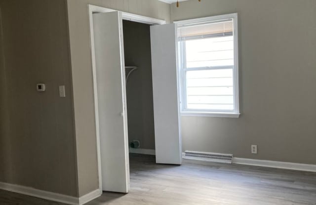 Nice 2 bedroom 1 bathroom with a bonus room. Gallery 4