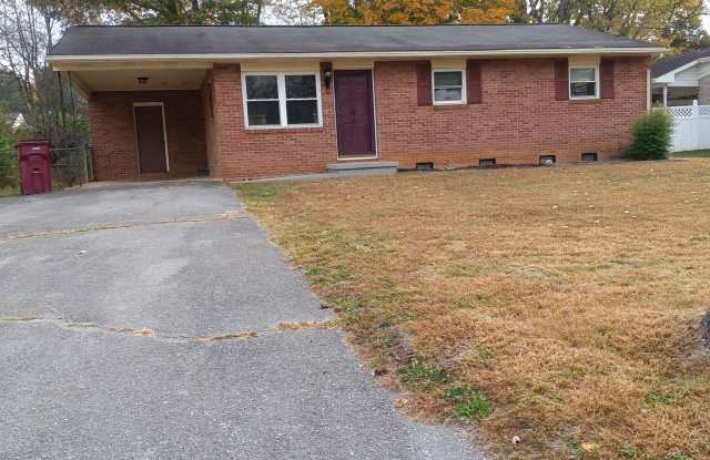 3 Bedroom / 1 Bath Brick Ranch Home Johnson City, TN - 4106 Sanford Drive, Johnson City, TN 37601