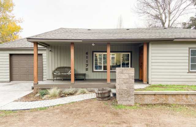 3 Bed/1 Bath Single Level Home in SE Bend - Ferguson Road Gallery 1