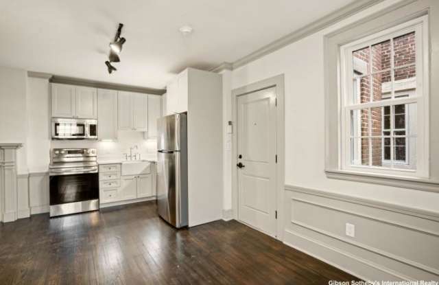 9 Dana St. Gallery 2