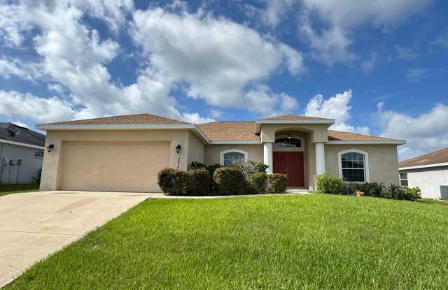 Spacious 4-Bedroom 2 bathroom Home in Winter Haven photos photos