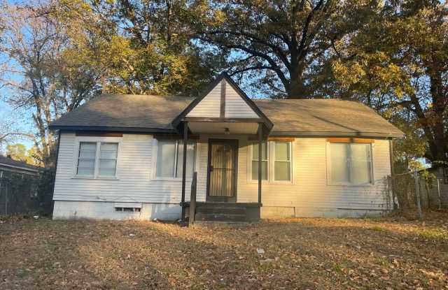 3BR 1BA Home w/ Central A/C • W/D Hookups • Off-Street Parking in Memphis photos photos