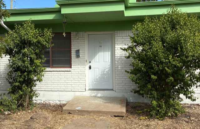 606 West 4th Street - 606 West 4th Street, Taylor, TX 76574