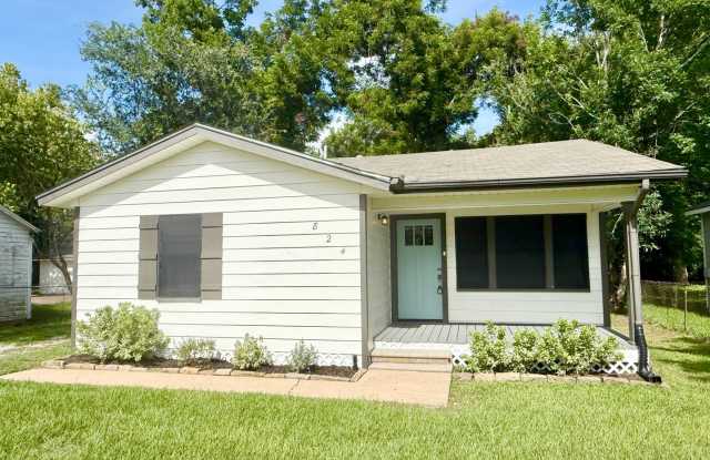 Adorable 2/1 Craftsman Bungalow Near Southside Elementary photos photos