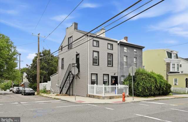 400 GREEN Lane Gallery 2