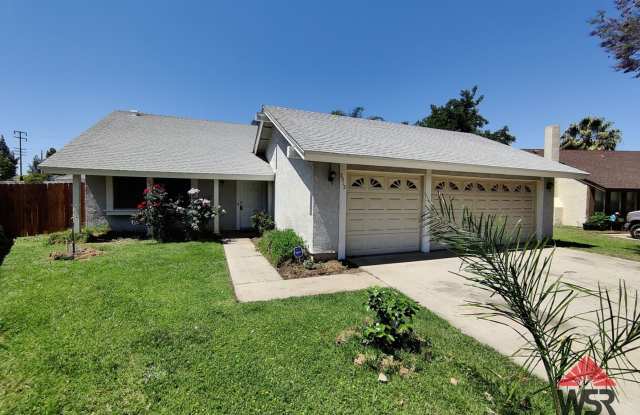 Quiet neighborhood, 3 bedroom, 2 bath home - 2912 Mesquite Drive, Riverside, CA 92503