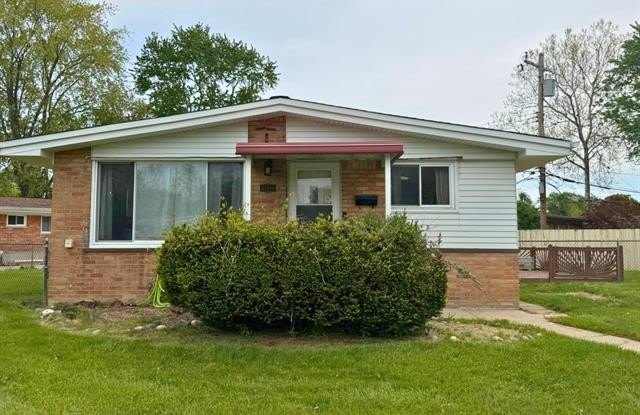 33240 Parkwood Street photos photos