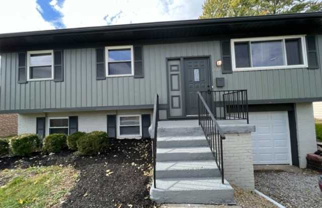 3 Bedroom 1 Bathroom Home with Garage and Fenced Yard! Gallery 1