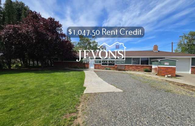 Water and sewer included! Comfortable 3-bedroom home with family room and excellent US-97 access photos photos