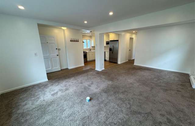 25401 Pembroke Avenue Gallery 4