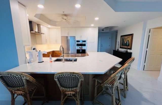 425 Cove Tower Dr Gallery 4
