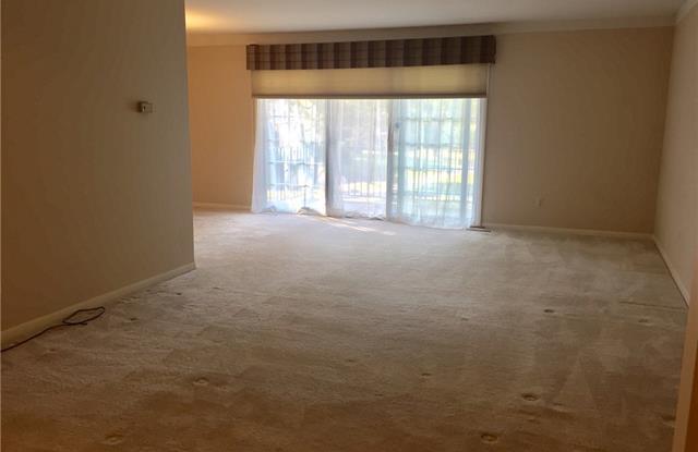 484 FOX HILLS Drive N Gallery 4
