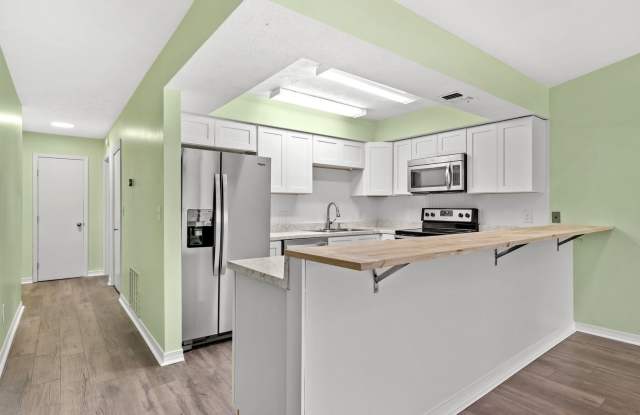 Charming 3Bed/2Ba Duplex Unit Convenient to Dining, Shopping & Tyndall AFB! *1/2 OFF Security Deposit for A-D Military!* Gallery 3